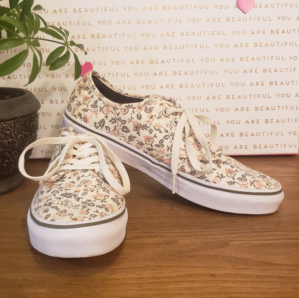 NWOT Vans Floral 👟Sneakers👟 Sz 9